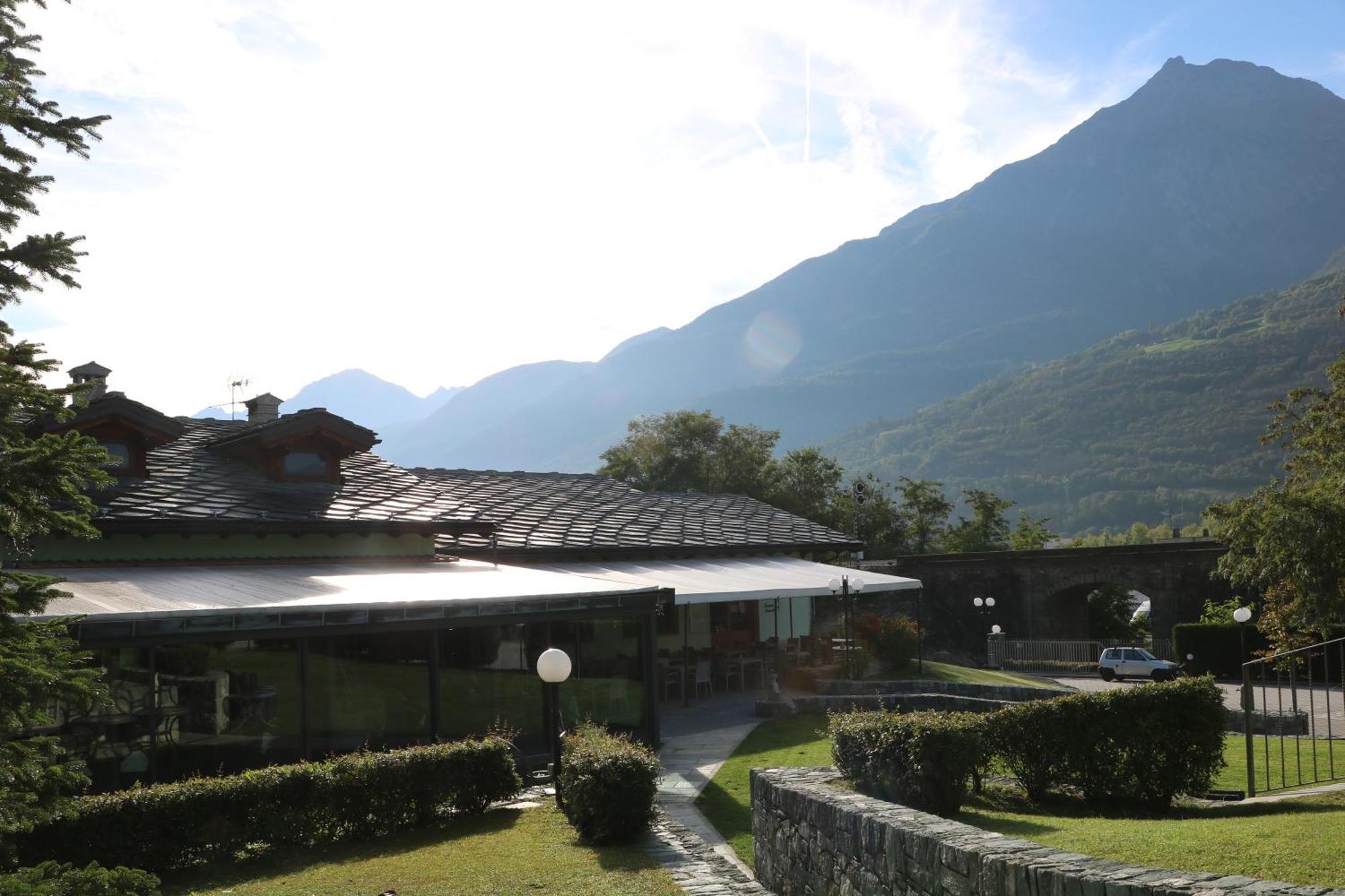 Lazy Bee Camping Village Aosta Exterior foto