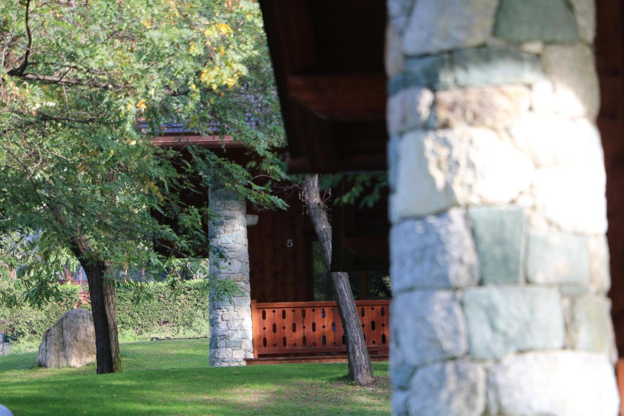 Lazy Bee Camping Village Aosta Exterior foto